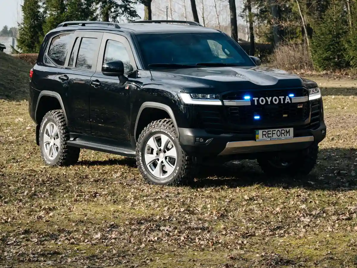Броньована Toyota LC 300 від Reform: міра безпеки не тільки на дорозі