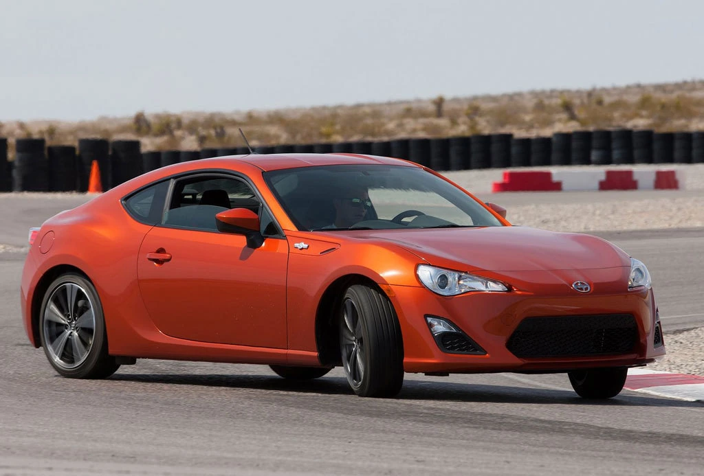 Представители Toyota «серьезно ошиблись»... в инструкции к модели Scion FR-S