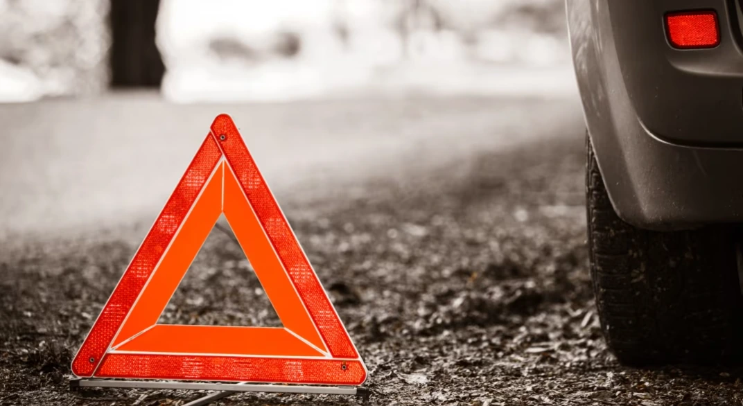 Смертельна ДТП у Києві: автобус протаранив кілька авто та влетів у ринок (відео)