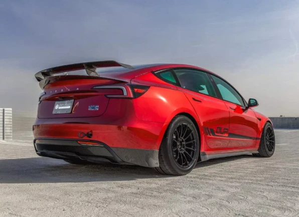 Для Tesla Model 3 предложили эффектный тюнинг-кит с дисками за $20 000 (фото)