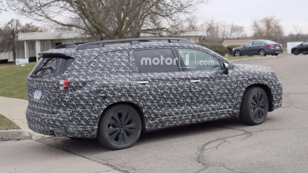 Первые фото большого кроссовера Subaru Ascent