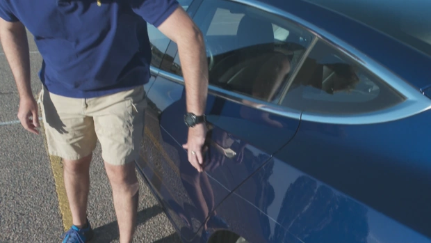 Tesla Model 3 спіймала вандала і змусила його з'явитися з повинною (відео)