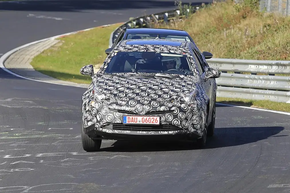 Toyota Prius SUV: первые фото гибридного кроссовера Тойота