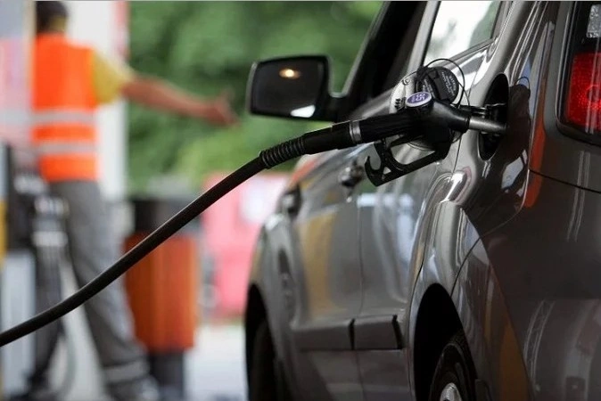 Ціни на паливо в Україні почали знижуватися 