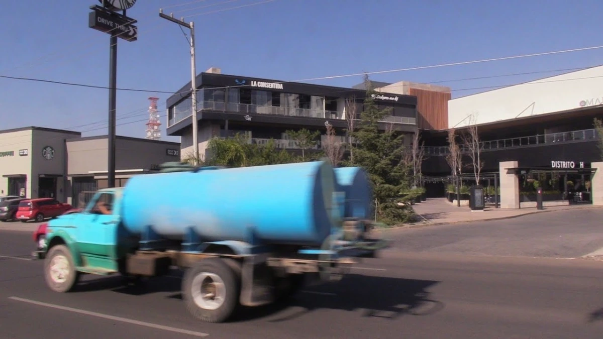 В Мексике топливо воруют реками