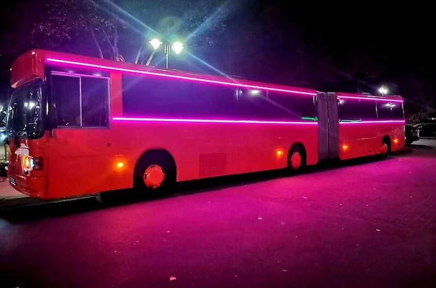 У Києві продають унікальний автобус із алюмінієвим кузовом