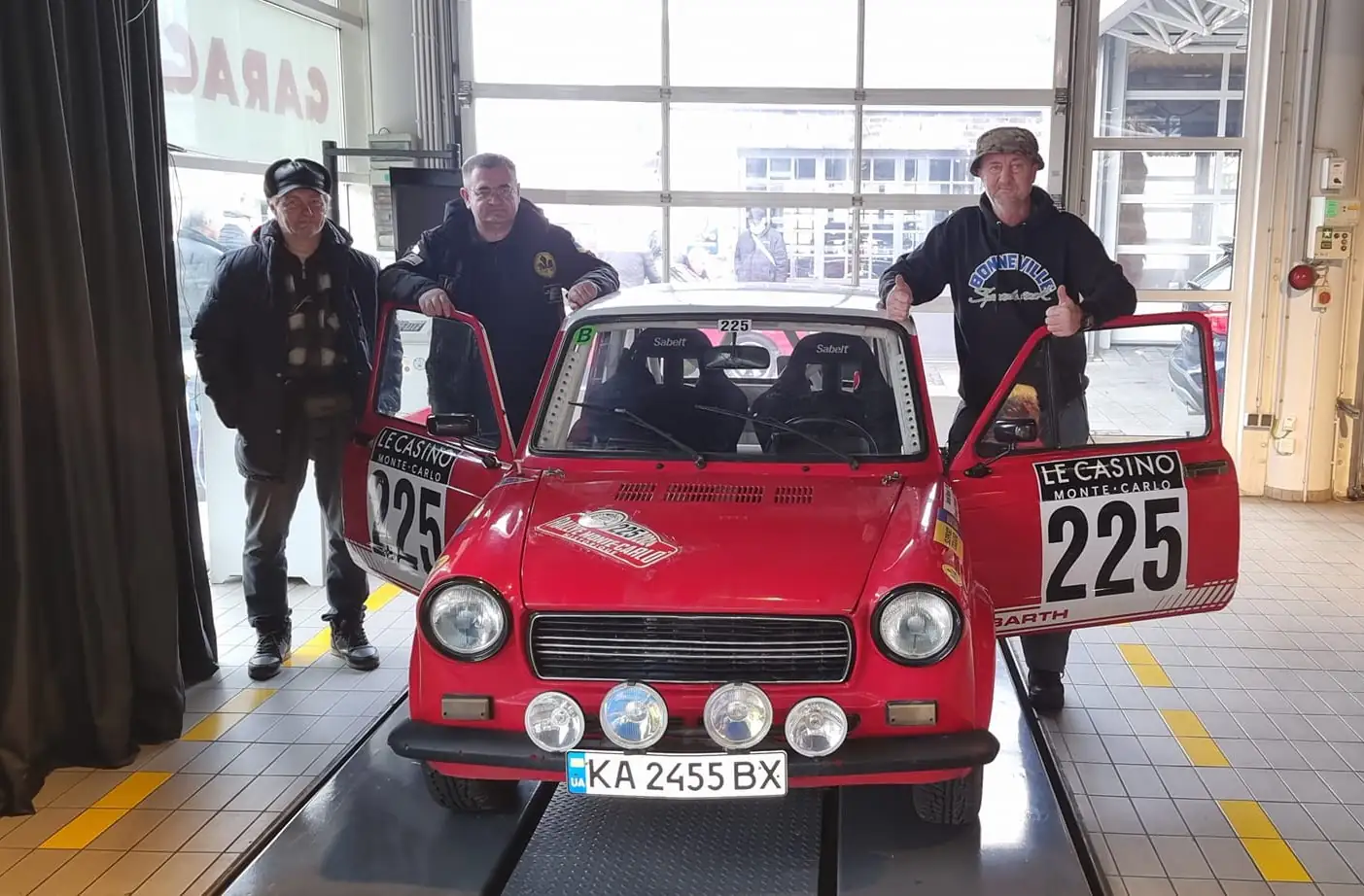 Украинский экипаж стартовал на ралли Monte-Carlo Historique 2024
