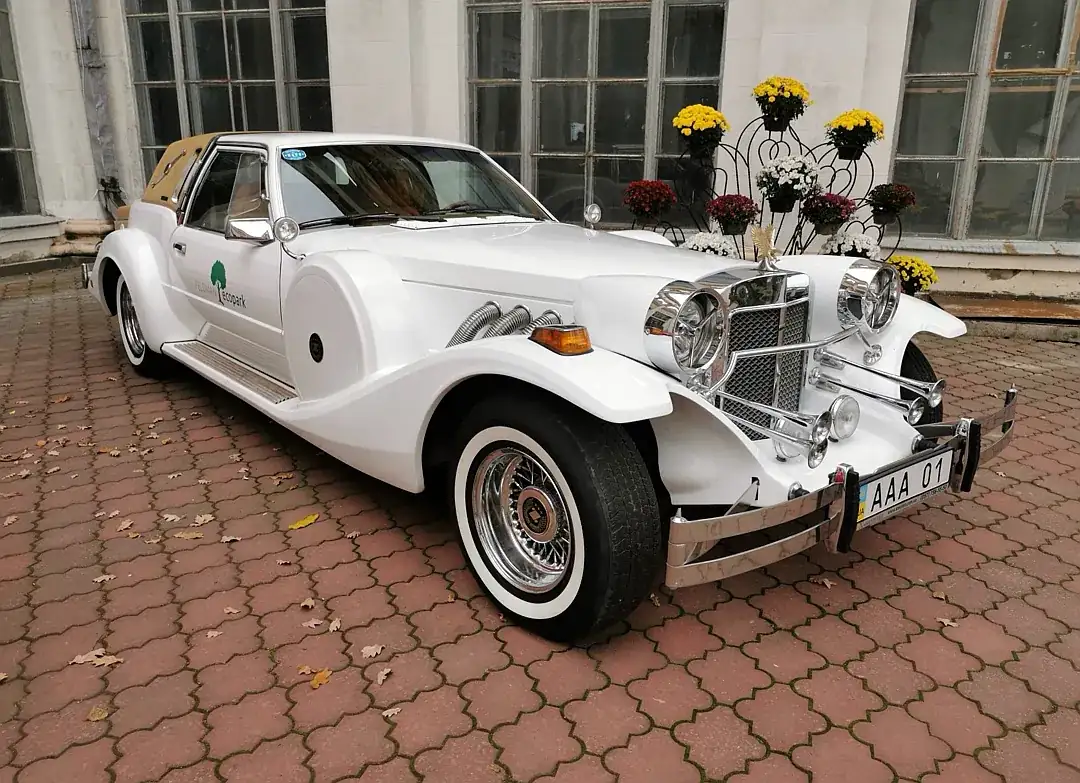 У Києві з'явився один із найрозкішніших неокласичних автомобілів (відео)