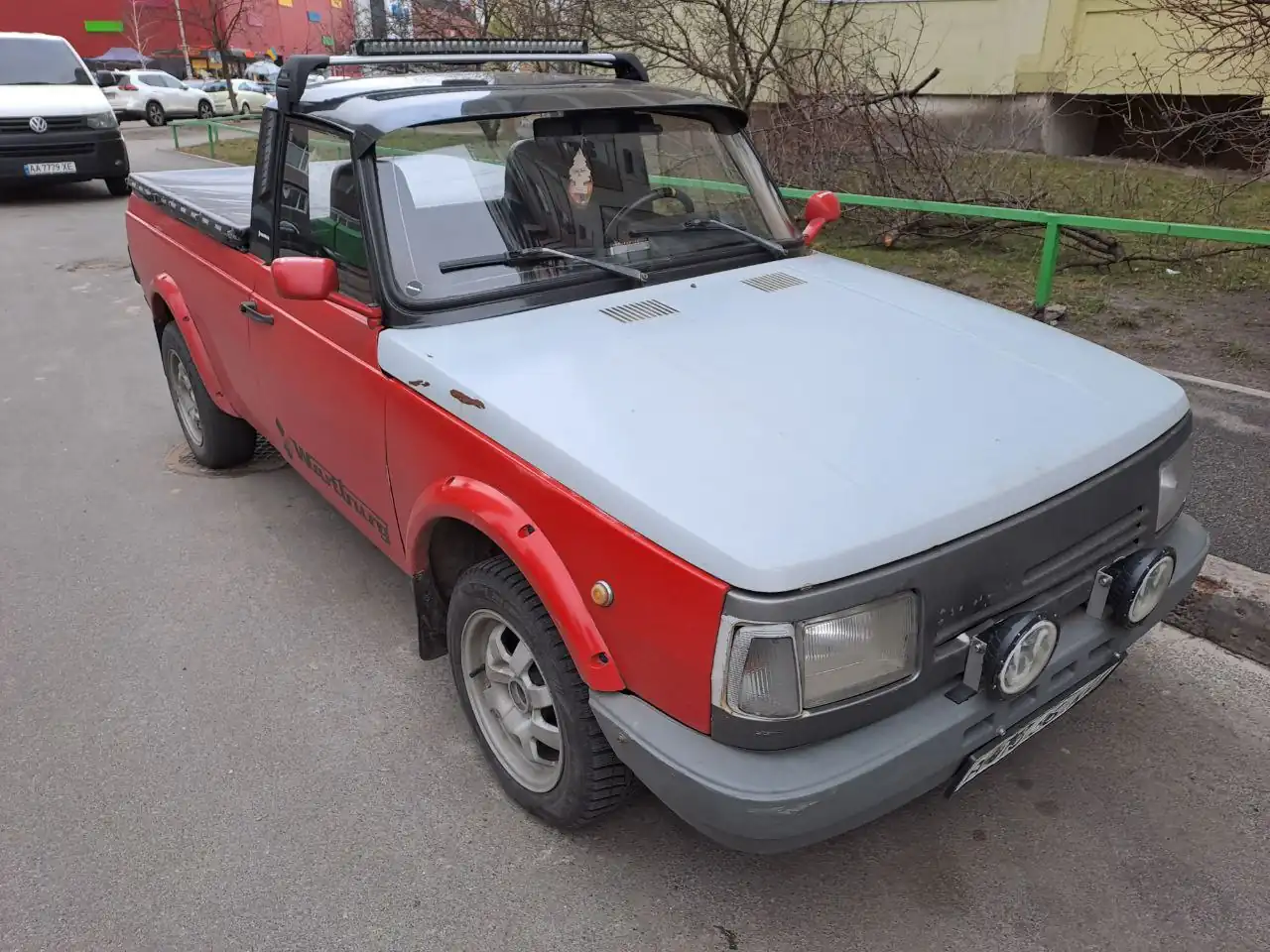 У Києві помічено цікавий пікап - з пробігом 2,5 млн км (відео)