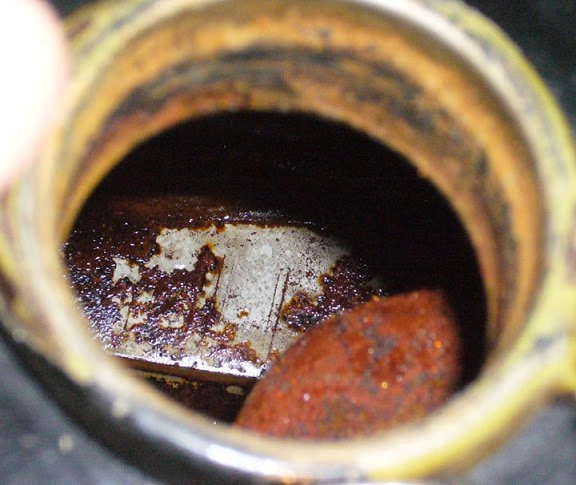 Вода у бензобаку: звідки вона береться і чим небезпечна