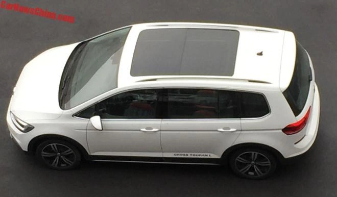Внедорожный мини-вэн Volkswagen CrossTouran 2018 рассекречен