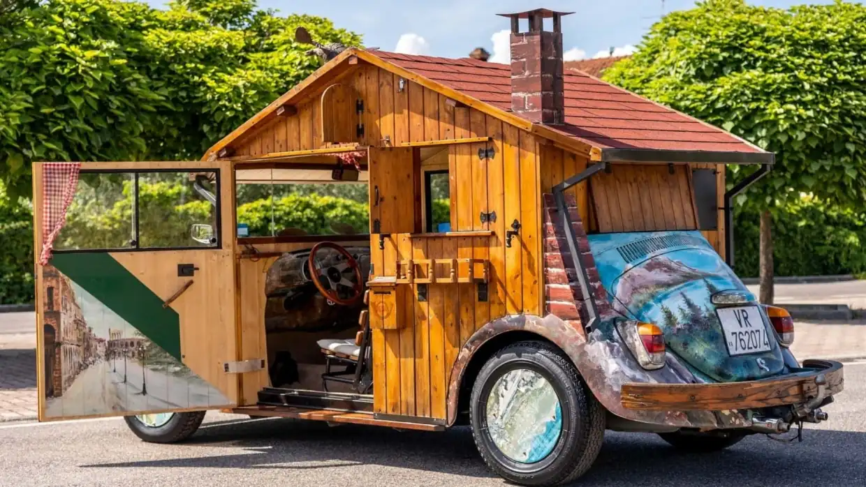 Volkswagen Beetle превратили в очень странный «дом на колесах»