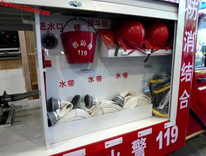 Китайский электромобиль стал самым маленьким пожарным авто в мире