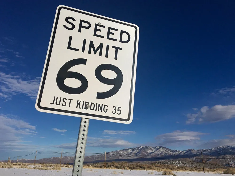 дорожный знак 69