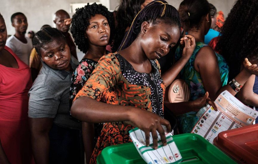 2022-06-29-woman-casts-ballot-nigeria