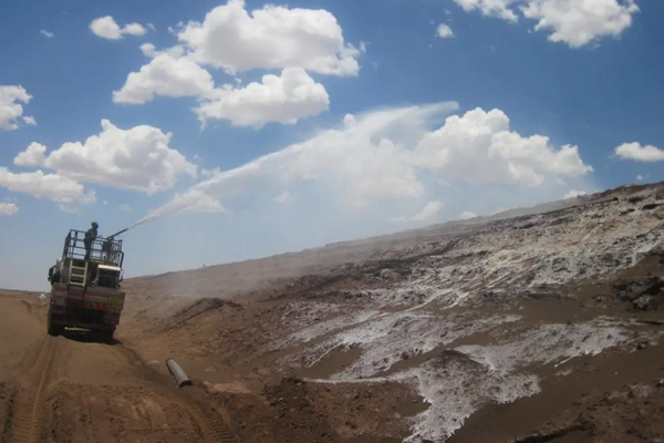 4.-Applying-EBS-to-Mine-Tailings-with-Hydroseeder-1024x768