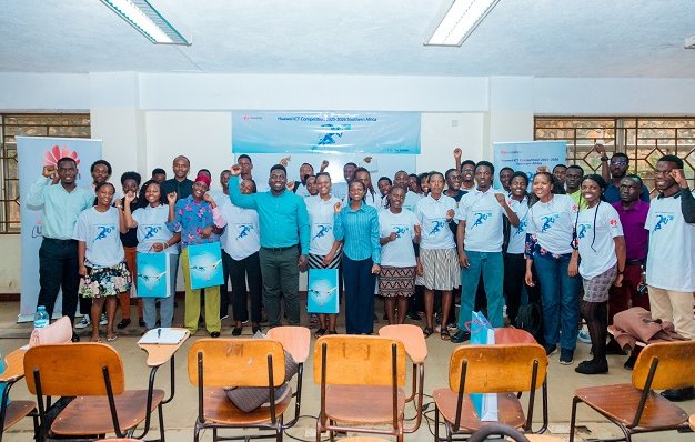 A-group-photo-of-some-of-the-partiicpants-of-the-Huawei-ICT-Competition-Roadshow-at-Makerere-University