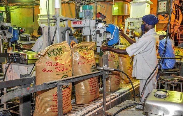BAGGING-SUGAR-AT-KAKIRA