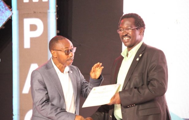 Rotarian-George-Francis-Iwa-right-ED-at-CAFOMI-receives-an-award-certificate-at-the-2025