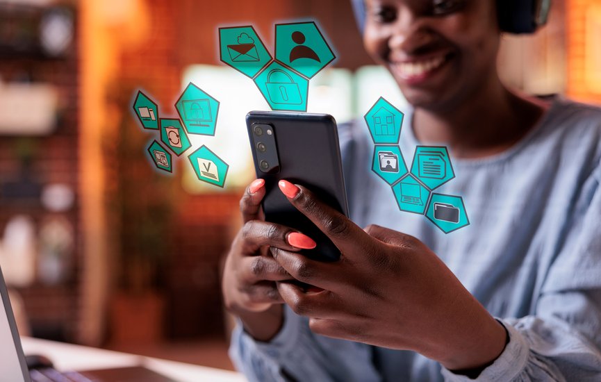 main_photo_woman_navigating_on_phone_with_artificial_intelligence_pictograms_original_2323823