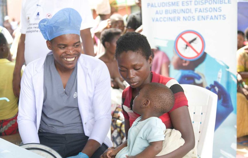 mothers-registering-children-malaria-vaccination-mpanda-commune-burundi_mhavyarimana