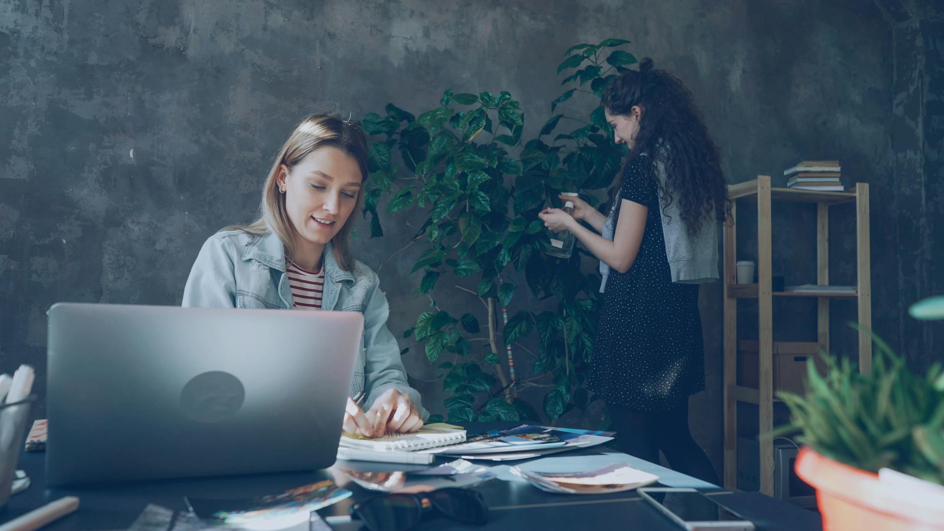 Productivity habits for teams using AI every day gallery image 1