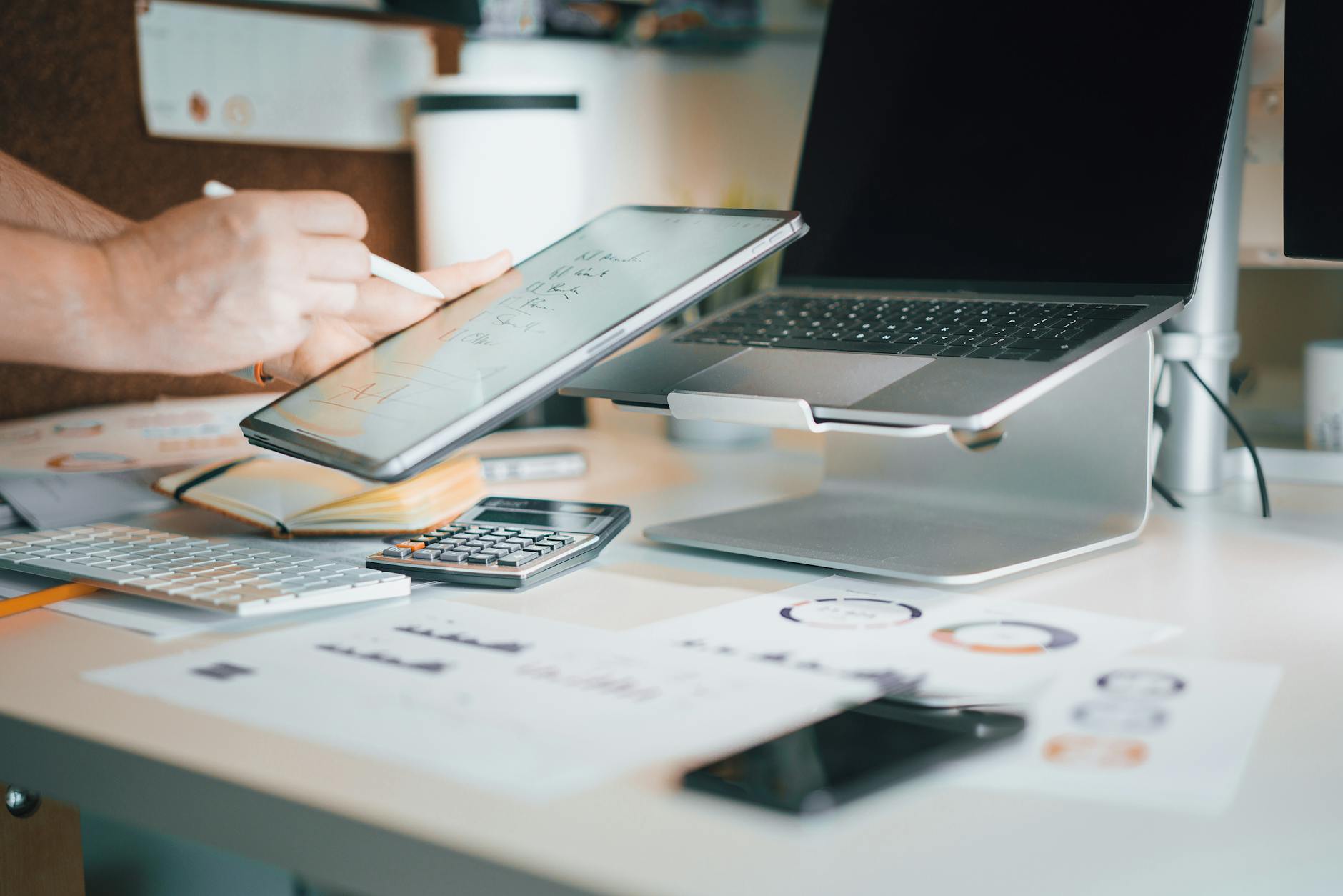 AI search versus AI research assistants: where each actually wins