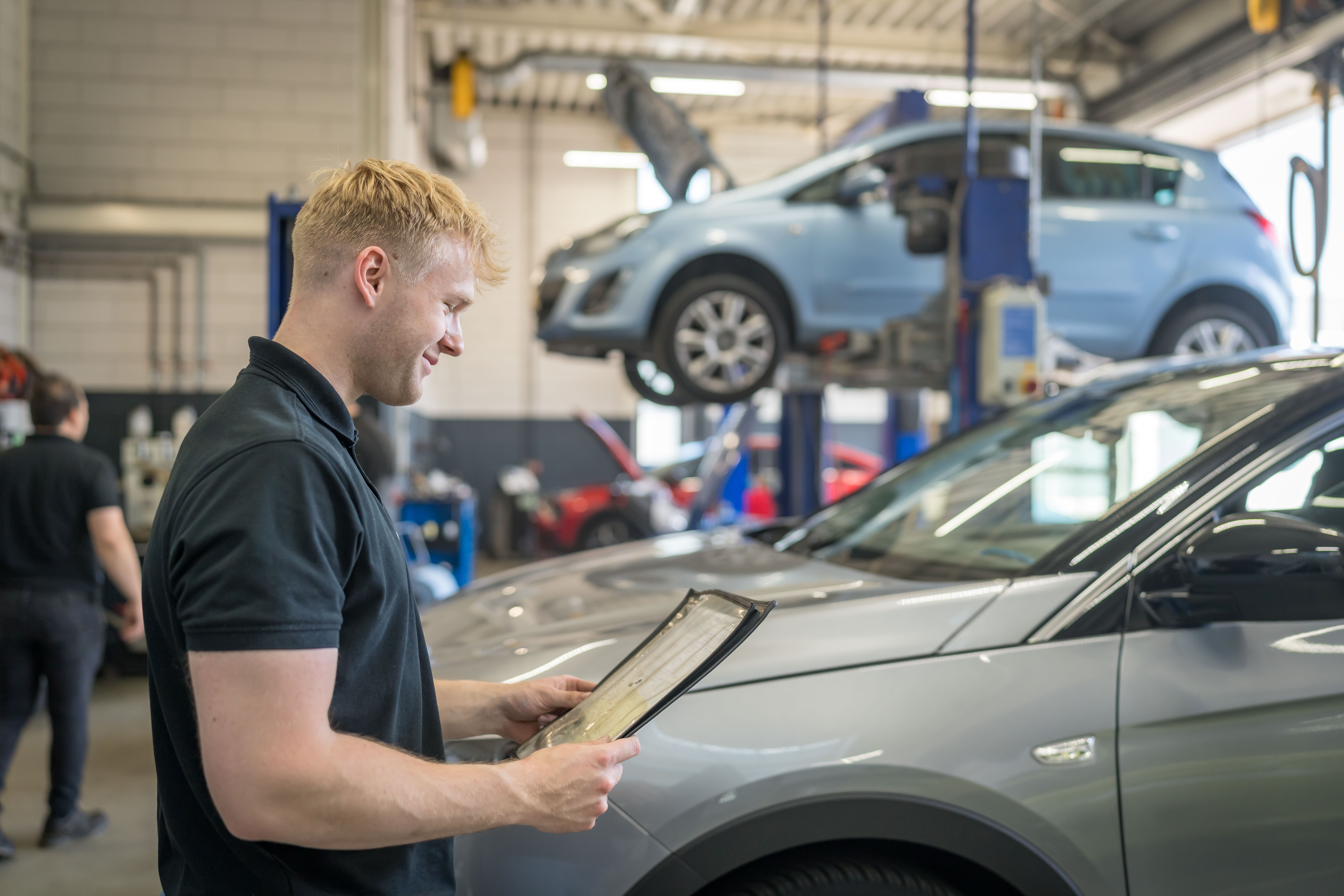 automonteur in garage