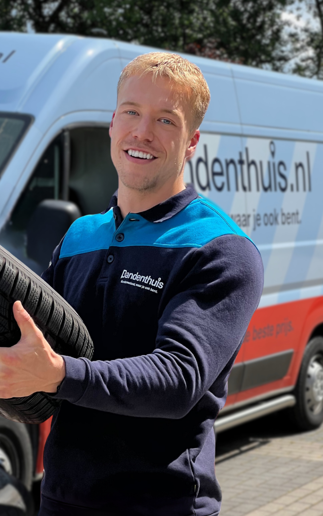jonna van hoof poserend voor mini opslag