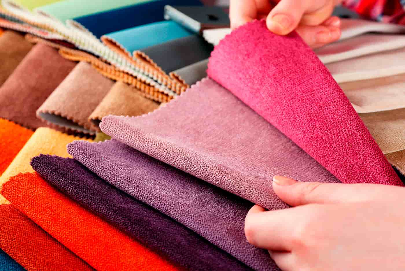 سعر متر القماش القطيفة 2023 للفساتين