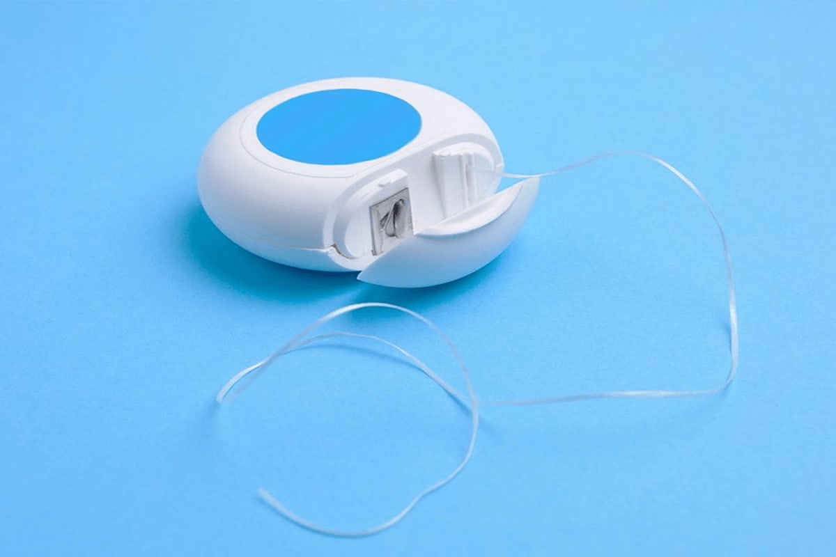 خيط الاسنان في السعودية (النصاح السني) رفيع يستخدم مرة واحدة يوميا