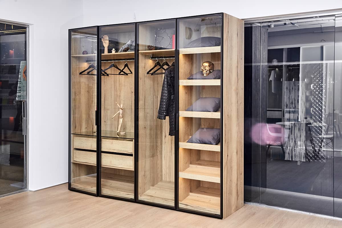 دولاب خشب صغير (خزانة) تشغل مساحة قليلة النماذج حديدية منزلقة كلاسيكية