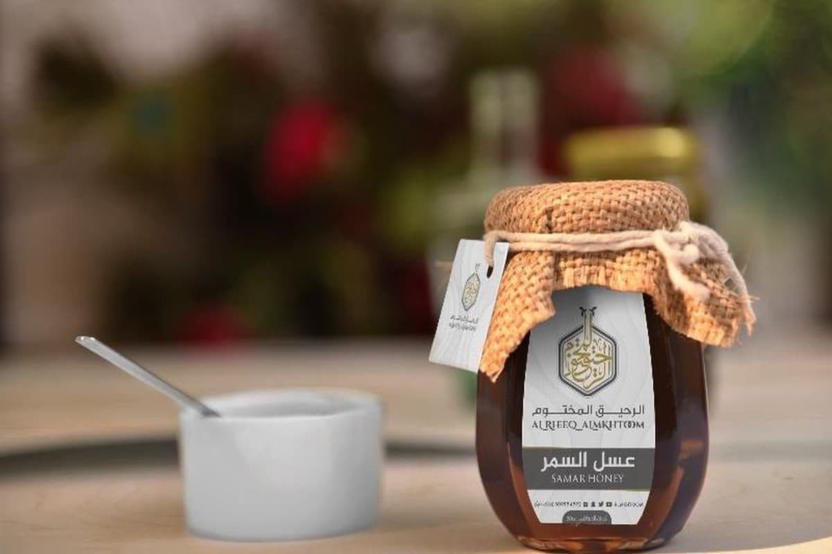 عسل الرحيق المختوم؛ الاصفر البني هضم الطعام 325 سعرة حرارية