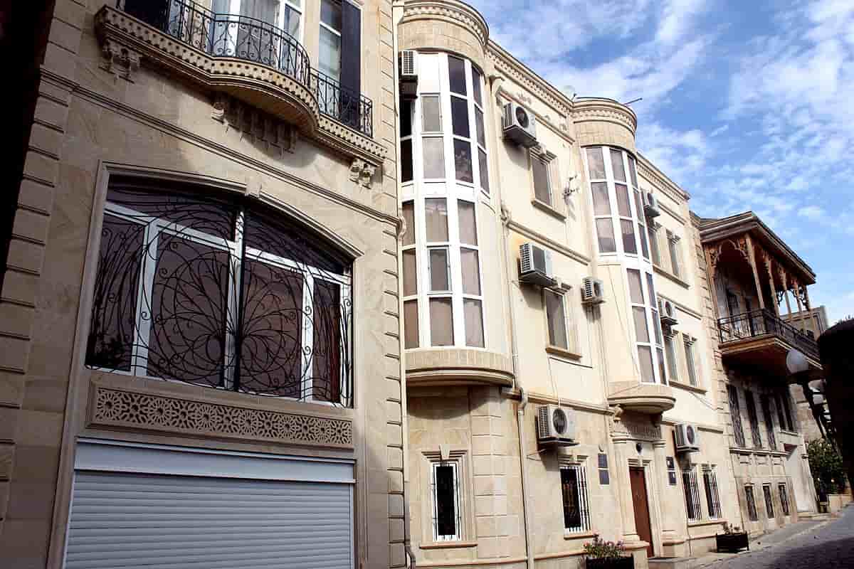 الحجر الهاشمى اليوم؛ أبيض موحد الكريم متين قوي المبنى