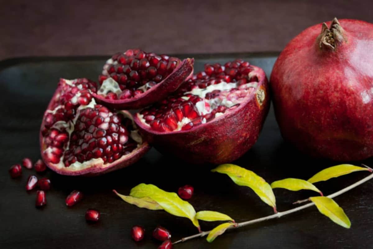 الرمان في السعودية؛ حمراء 3 فئات (حلو حامض لاذع) الخريف فيتامين C E