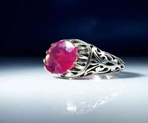 الشراء بالجملة حجر الیاقوت بأفضل الظروف