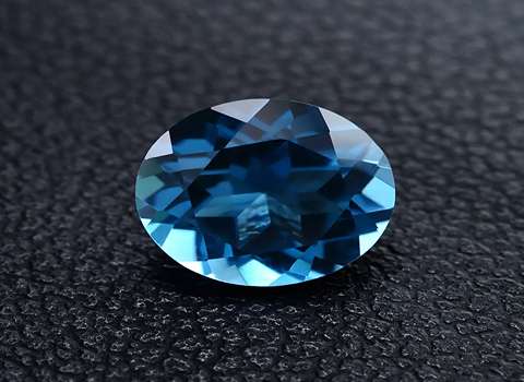 حجر التوباز كل ما تريد معرفته حول هذه الجوهرة الثمينة