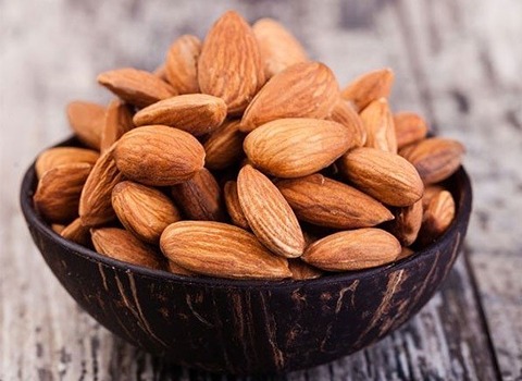 اللوز الحلو؛ المر 2 استخدامات المكسرات الحلوى Almonds