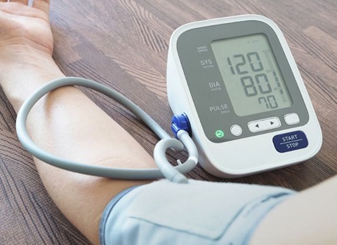 جهاز ضغط الدم مع التفسيرات الكاملة والتعريف