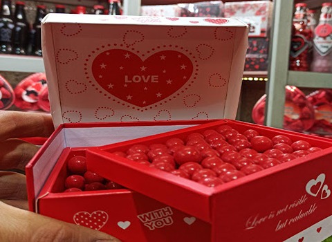 تعلم شراء شوكولاته كرتون احمر من صفر إلى مائة