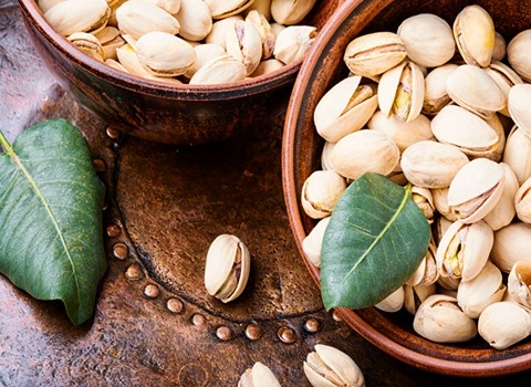 الفستق في العراق؛ بذرة بيضاوية نيئا محمصا مملحا مطحونا Vitamin B6