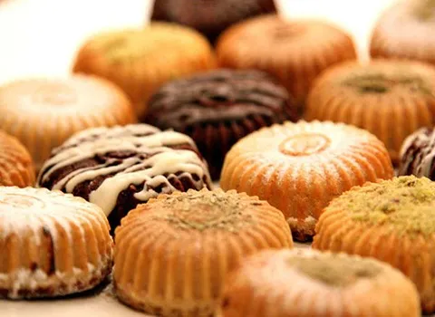 الكعك في البحرين؛ محشو سادة السكر الحليب الدقيق البيض الشوكولاتة الفانيليا الفراولة