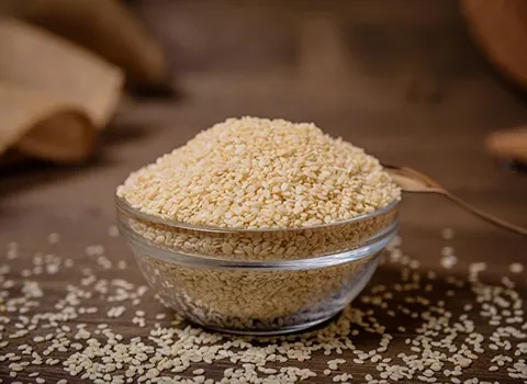 السمسم المقشور؛ النبتة ذو اوراق طويلة رفيعة حادة منشط للجسم sesame