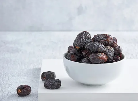 الشراء بالجملة تمر العجوة السعودية بأفضل الظروف