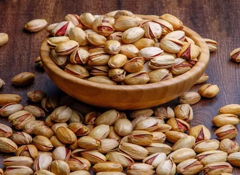 الفستق اليوم في الجزائر؛ شجرتها متساقطة الاوراق معمرة بروتينها عالية pistachio