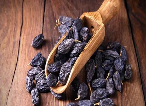 الزبيب الاسود والحديد مع التفسيرات الكاملة والتعريف