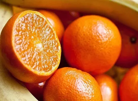 البرتقال في الكويت؛ مستديرة لذيذة الأصفر الأحمر الكاروتينات vitamin C