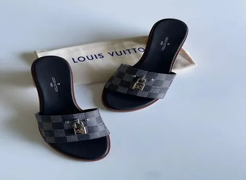 نعال لویس فیتون؛ بلاستيك جلد 2 ألوان الأسود الأبيض