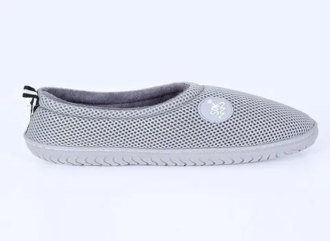 دليل شراء حذاء طبي نسائي للمنزل بشروط خاصة وسعر استثنائي