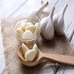 The price of bulk purchase of fresh garlic cloves is cheap and reasonable